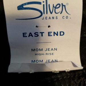 Silver Jeans Jeans - NWT silver east end cropped jeans Silver Jeans Jeans - NWT silver east end cropped jeans